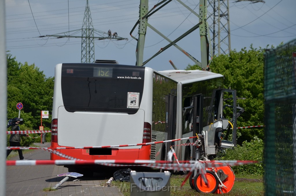 Schwerer Bus Unfall Koeln Porz Gremberghoven Neuenhofstr P337.JPG - Miklos Laubert